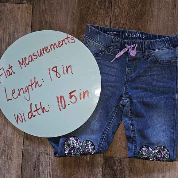 Vigoss 》 Girls' Skinny Jeans with Sequin Hearts | Size 6 - Picture 4 of 5